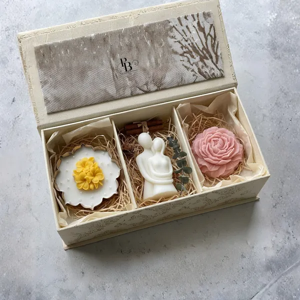 Botanical Bliss: Artisan Wax Candle Gift Set