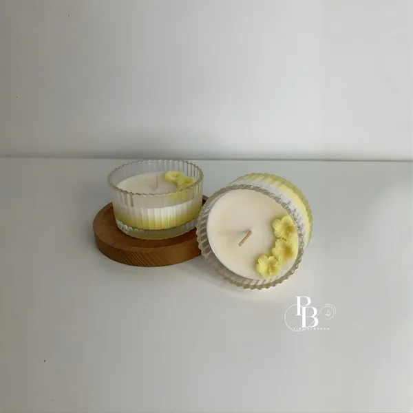Blooming Luminescence: Layered Botanical Candle