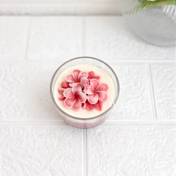 Blossoming Petals in Cream – Floral Wax Candle