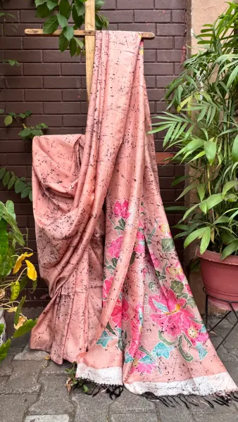 Floral Whispers on Rose – Handwoven Saree