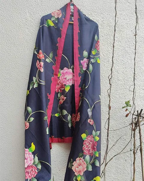Midnight Bloom Handwoven Dupatta with Floral Vines