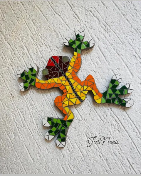 Geometric Gecko: Mosaic Wall Art